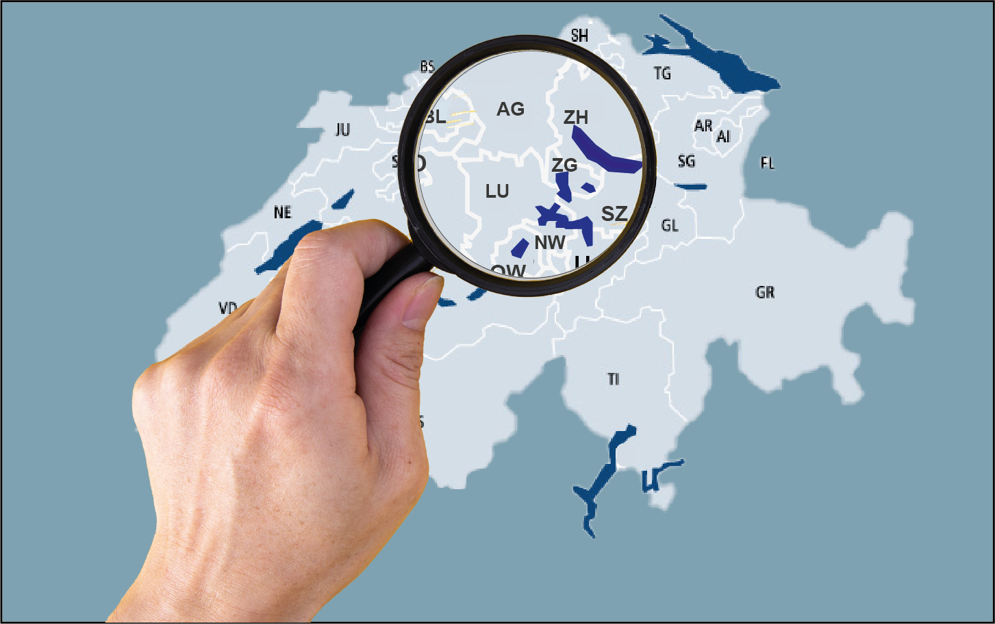 Carte de la Suisse avec tous les cantons; une partie de la carte est aggrandie à l'aide d'une loupe